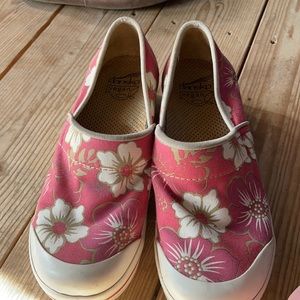 Dansko vegan shoes